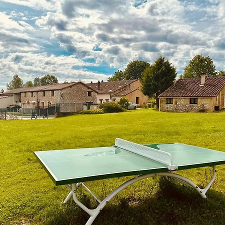 Hébergement de vacances Ensemble 7 Avec Piscines 50 Couchages, Les Naudines Gageac-et-Rouillac